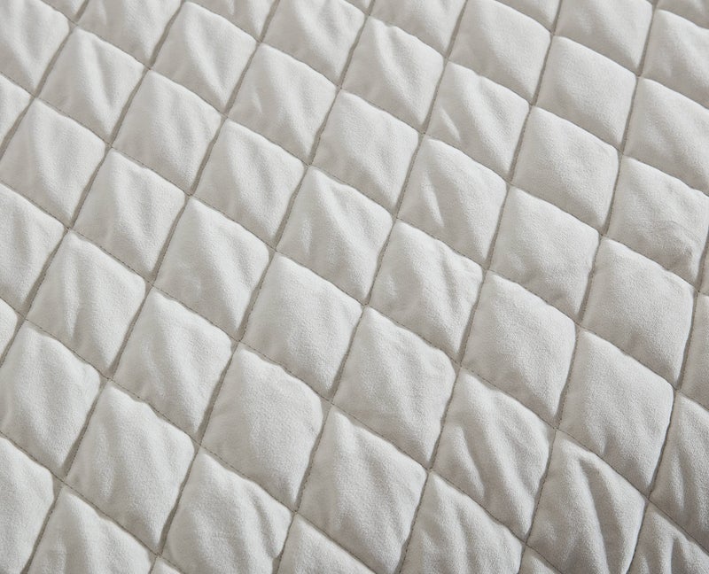 Vera Wang - Queen Quilt Set, Super Soft Bedding Set with Matching Shams, Modern Room Essentials (Diamond Velvet Natural, Queen) - Image 3